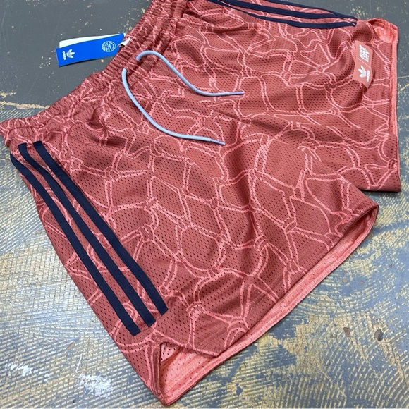 Adidas Hoop York City Basketball Shorts Medium IP6899 Pink  HYC 3 - Picture 5 of 12
